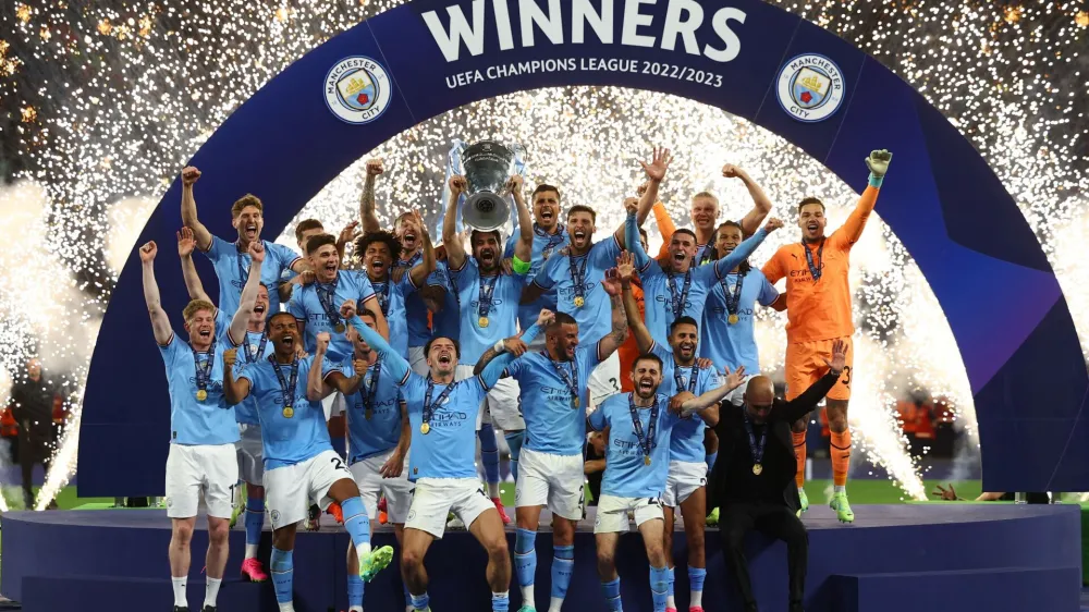 Soccer Football - Champions League Final - Manchester City v Inter Milan - Ataturk Olympic Stadium, Istanbul, Turkey - June 11, 2023 Manchester City's Ilkay Gundogan lifts the trophy as he celebrates with teammates after winning the Champions League REUTERS/Molly Darlington