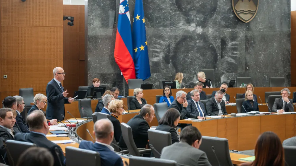 Ljubljana, Drzavni zbor.<br>Zacetek redne seje DZ s poslanskimi vprasanji predsedniku vlade Robertu Golobu in ministrski ekipi.