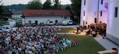Simfonični orkester Cantabile med izvedbo Carmine Burane na logaškem poletnem festivalu leta 2019 Foto: Valter Leban Q