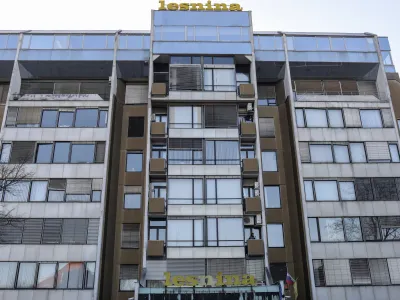 Domnevna ruska vohuna Ludwig Gisch in Maria Rose Munos Mayer oziroma Artem Viktorovich Dultsev in Anna Valerevna Dultseva sta delovala iz poslovne stavbe na Parmovi. 