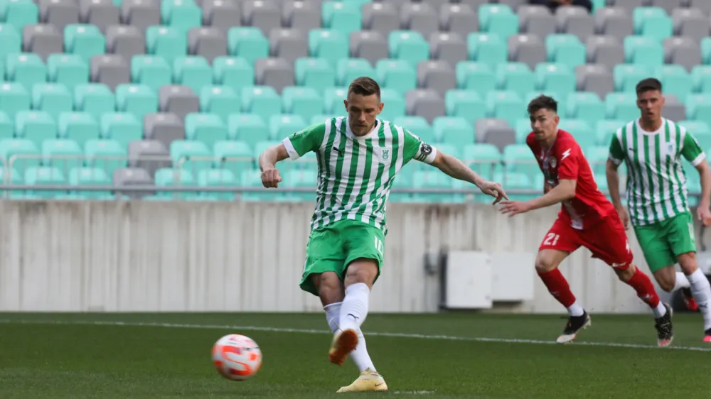 Timi Max Elšnik <br>2. gol, penal <br><br>- 26.04.2023 – nogomet - Olimpija: Aluminij, pokal Pivovarne Union, polfinale:<br><br> <br><br>//FOTO: Bojan Velikonja<br><br>