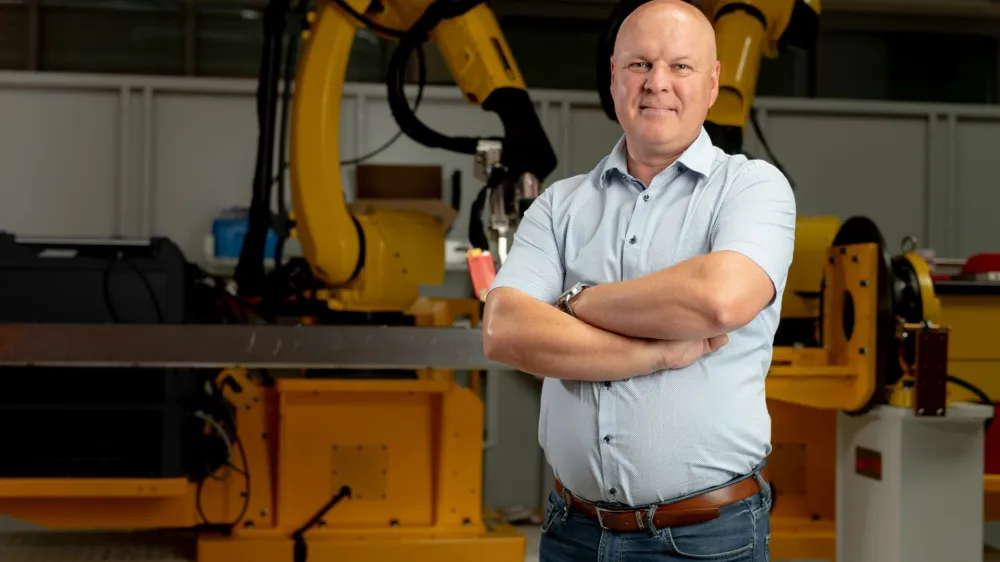 Na področju avtomatizacije in robotizacije varjenja vidijo trend rasti, ker ni delovne sile, ki bi želela delati z rokami, pravi direktor Virsa Renato Pahor. F Virs