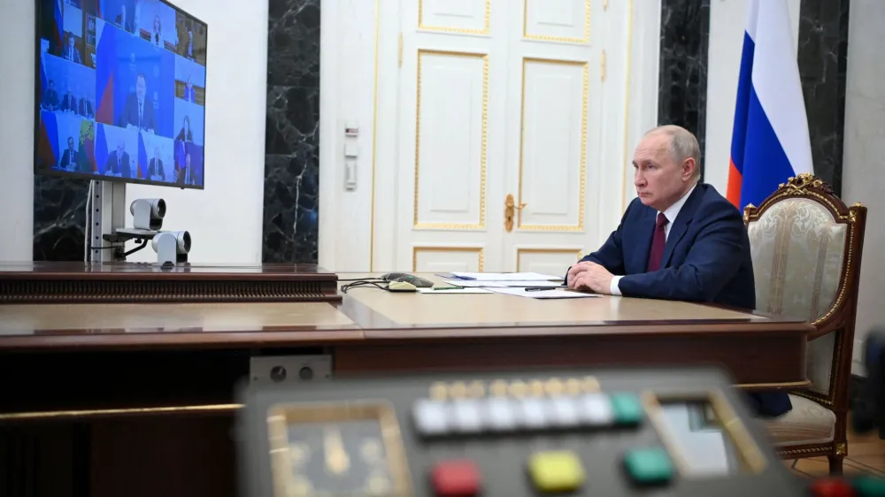 Russian President Vladimir Putin chairs a meeting with members of the government, via video link at the Kremlin in Moscow, Russia July 4, 2023. Sputnik/Alexander Kazakov/Kremlin via REUTERS ATTENTION EDITORS - THIS IMAGE WAS PROVIDED BY A THIRD PARTY.