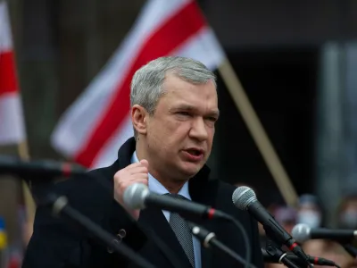 2J1KJC9 March 26, 2022, Warsaw, Warsaw, Poland: Former Belarusian ambassador to Poland PAVEL LATUSHKO addresses the crowd during the Belarusian Freedom Day on March 26, 2022 in Warsaw, Poland. Several thousands of Belarusian citizens marched from the Constitution Square to the Russian embassy to celebrate Freedom day, also known as the Independence Day of Belarus and protest against the Russian aggression on Ukraine. Freedom day is widely celebrated by the Belarusian diaspora and this year it has seen the participation of Ukrainian citizens and the Belarusian opposition leader in exile Sviatlana Tsikh