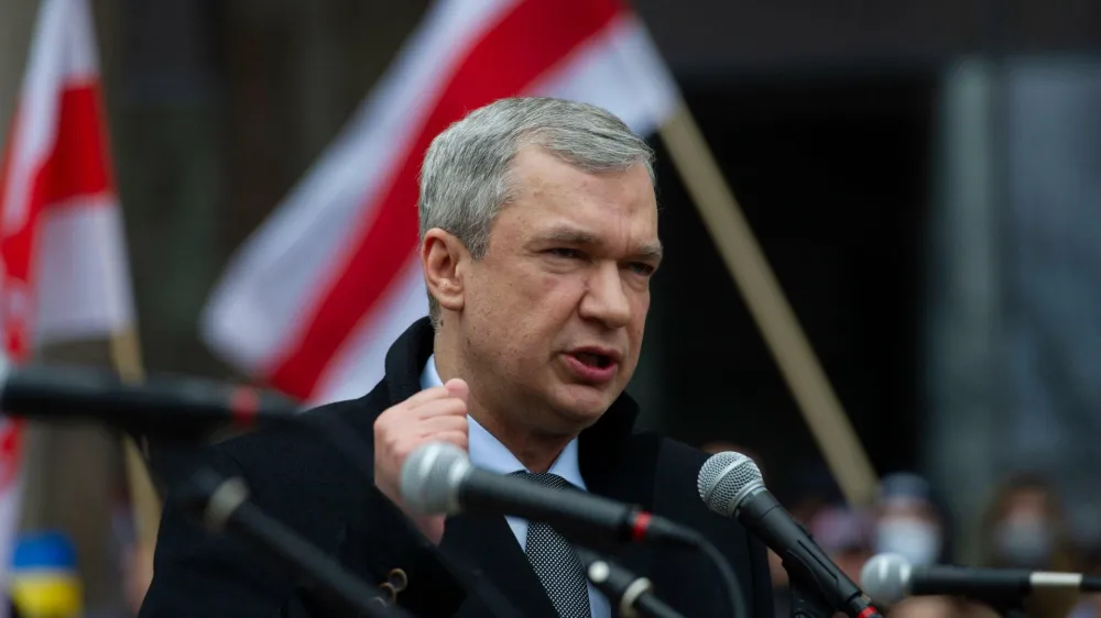 2J1KJC9 March 26, 2022, Warsaw, Warsaw, Poland: Former Belarusian ambassador to Poland PAVEL LATUSHKO addresses the crowd during the Belarusian Freedom Day on March 26, 2022 in Warsaw, Poland. Several thousands of Belarusian citizens marched from the Constitution Square to the Russian embassy to celebrate Freedom day, also known as the Independence Day of Belarus and protest against the Russian aggression on Ukraine. Freedom day is widely celebrated by the Belarusian diaspora and this year it has seen the participation of Ukrainian citizens and the Belarusian opposition leader in exile Sviatlana Tsikh