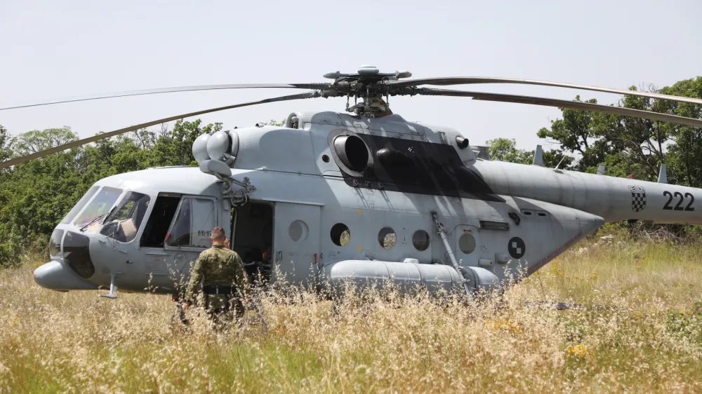 21.06.2023., Pakovo Selo - U kanjonu rijeke Cikole na podrucju Pakova Sela u Sibensko-kninskoj zupaniji srusio se helikopter madjarskih oruzanih snaga koji se u Hrvatskoj nalazi na obuci. Helikopter Oruzanih snaga Helikopter Mi-171 Sh sudjeluje u potrazi. Photo: Dusko Jaramaz/PIXSELL
