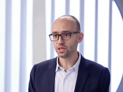 Ljubljana, Ekonomska fakulteta.<br>Odprtje mednarodnega tedna ozavescanja o prevarah 2022.<br>Predsednik uprave Sportne loterije Luka Steiner.