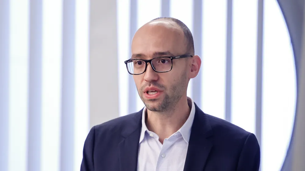 Ljubljana, Ekonomska fakulteta.<br>Odprtje mednarodnega tedna ozavescanja o prevarah 2022.<br>Predsednik uprave Sportne loterije Luka Steiner.