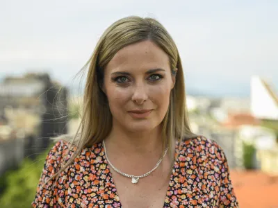 - 20.06.2023 – Irena Svetek, pisateljica in scenaristka televizijskih serij  //FOTO: Nik Erik Neubauer