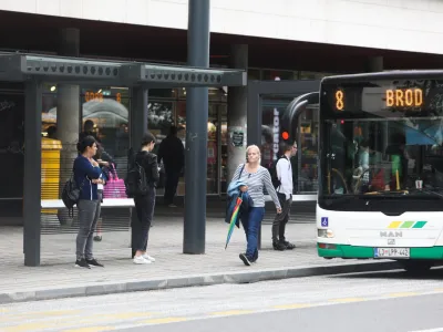 mestni avtobus LPP - 06.06.2023 – avtobusno postajališče LPP Bavarski dvor -  //FOTO: Bojan Velikonja