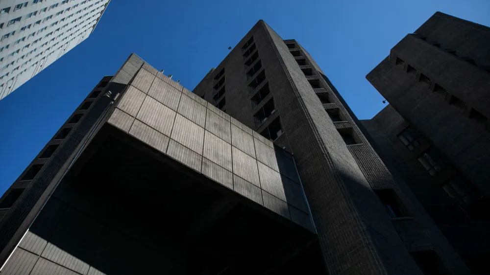 FILE PHOTO: An exterior view of the Metropolitan Correctional Center jail where financier Jeffrey Epstein, who was found dead in the Manhattan borough of New York City, New York, U.S., August 10, 2019. REUTERS/Jeenah Moon/File Photo