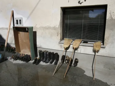 Železniki - <br>- NEURJE - POPLAVE - 18/09/2007 - opustošilo dele zahodne in vzhodne Slovenije - šest mrtvih -  naravna katastrofa je terjala šest življenj. V ujmi so umrli trije prebivalci Železnikov, v Cerkljah na Gorenjskem je med odpravljanjem posledic neurja umrl prostovoljni gasilec, v Podgorju pri Letušu pa sta dve osebi umrli v hiši, ki jo je zasul plaz. poplave - plazovi - obilne padavine - močno deževje - Foto Luka CjuhaOPOMBA ZA OBJAVO V DNEVNIKU