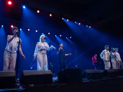 Ljubljana, Hala Tivoli.<br>Veliki dobrodelni koncert Stopimo<br>skupaj za Urbana, na katerem so zbirali denar za stiriletnega decka<br>Urbana s prirojeno gensko mutacijo CTNNB1.