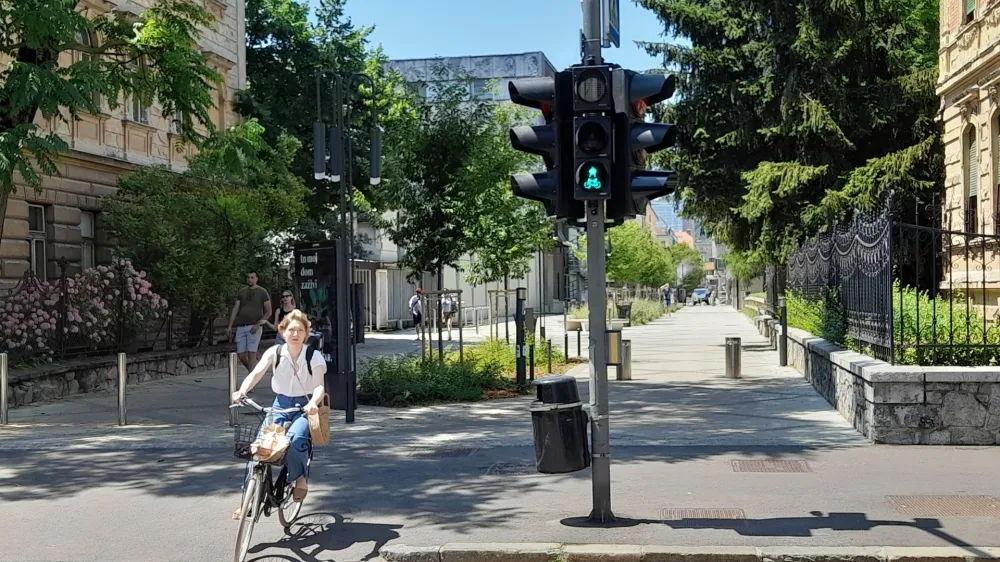 Po novem na križišču Resljeve ceste in Čufarjeve ulice kolesarjem ni več treba sestopati s kolesa.