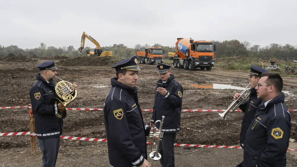 Konec lanskega oktobra so ob vzhodni ljubljanski obvoznici odkrili temeljni kamen za nov ljubljanski zapor.&nbsp;