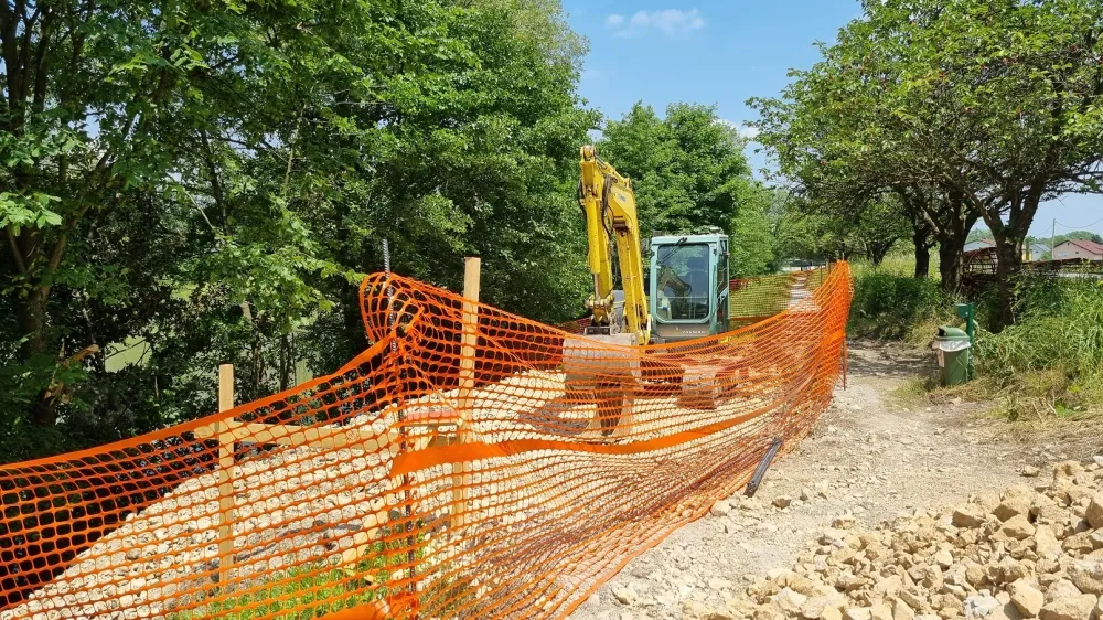 Na celjskem delu kolesarske povezave do Žalca, na Špici, je vse pripravljeno za pilotiranje na levem in desnem bregu Savinje.