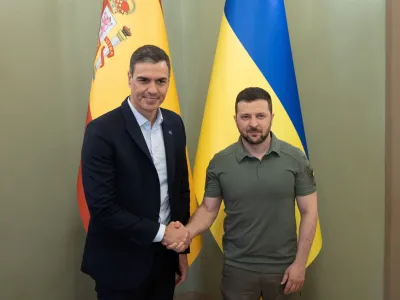 Ukraine's President Volodymyr Zelenskiy and Spanish Prime Minister Pedro Sanchez shake hands, amid Russia's attack on Ukraine, in Kyiv, Ukraine July 1, 2023. Ukrainian Presidential Press Service/Handout via REUTERS ATTENTION EDITORS - THIS IMAGE HAS BEEN SUPPLIED BY A THIRD PARTY.