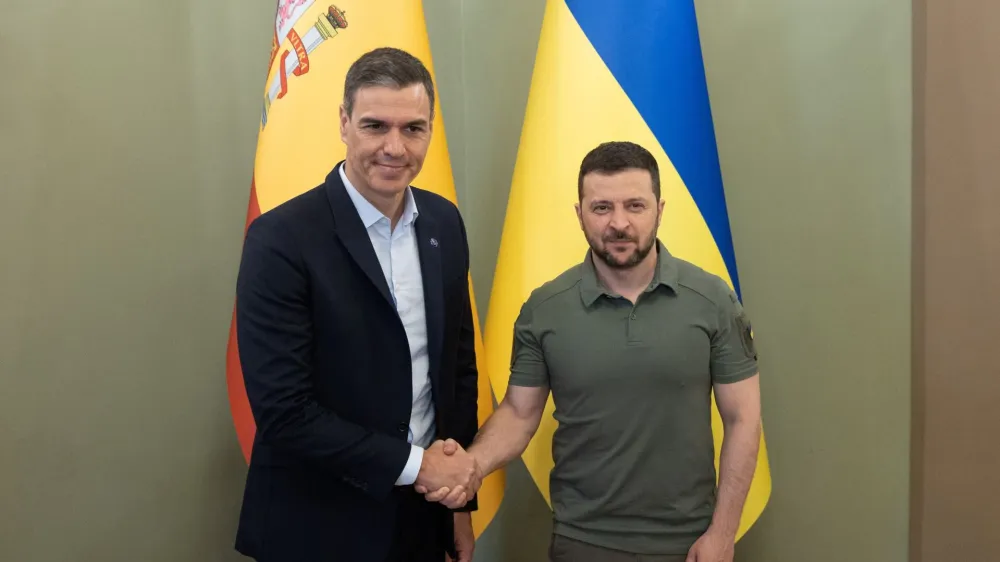 Ukraine's President Volodymyr Zelenskiy and Spanish Prime Minister Pedro Sanchez shake hands, amid Russia's attack on Ukraine, in Kyiv, Ukraine July 1, 2023. Ukrainian Presidential Press Service/Handout via REUTERS ATTENTION EDITORS - THIS IMAGE HAS BEEN SUPPLIED BY A THIRD PARTY.