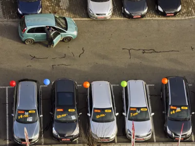 ﻿rabljena vozila - prodaja rabljenih vozil - parkirišče - avtomobilizem//FOTO: Bojan Velikonja