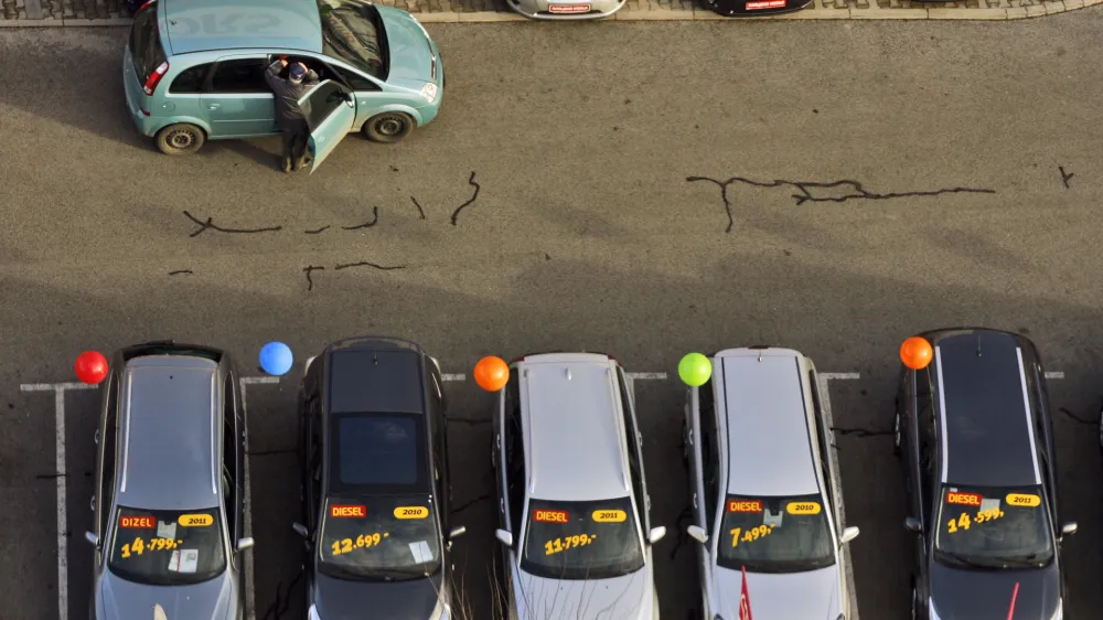 ﻿rabljena vozila - prodaja rabljenih vozil - parkirišče - avtomobilizem//FOTO: Bojan Velikonja