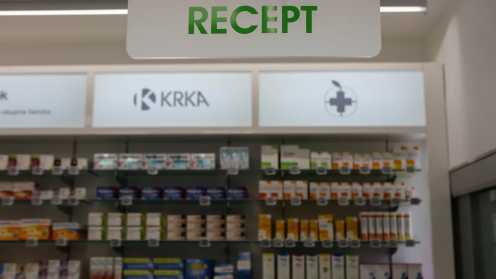 ﻿- simbolična fotografija - farmacija - zdravila na recept - zdravstvo<br><br><br>- 29.09.2016 - - Lekarna Savska, Savska cesta 3 v Ljubljani - nova enote Lekarne Ljubljana Zdravila   /FOTO: Luka Cjuha.