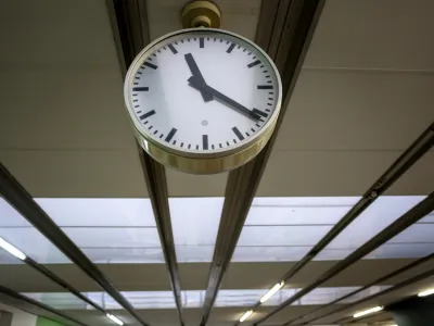 ﻿- simbolična fotografija - zdravstvo - ura - čakalne dobe za paciente - - 24.10.2016 - Univerzitetni klinični center UKC Ljubljana -