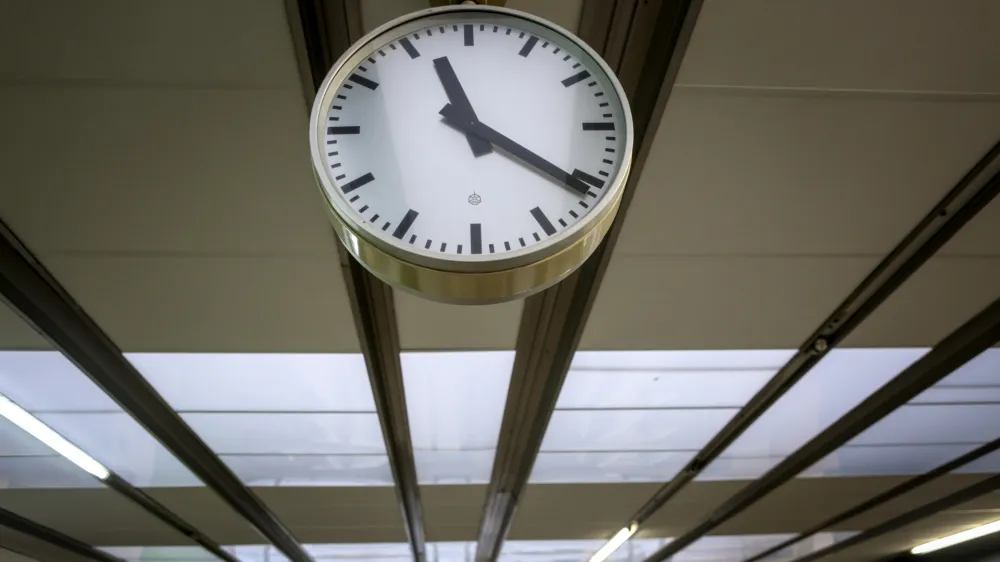 ﻿- simbolična fotografija - zdravstvo - ura - čakalne dobe za paciente - - 24.10.2016 - Univerzitetni klinični center UKC Ljubljana -