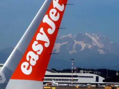 ﻿FILE PHOTO: An EasyJet Airbus A320 aircraft is seen at Malpensa Airport near Milan, Italy, October 3, 2018.  REUTERS/Stefano Rellandini/File Photo