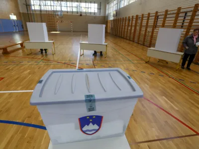 - volišče - <br><br>- 27.11.2022 – Referendumi 2022 – glasovanje o treh zakonodajnih referendumih, in sicer o noveli Zakona o vladi, noveli Zakona o dolgotrajni oskrbi in noveli Zakona o Radioteleviziji Slovenija <br><br> <br><br>//FOTO: Luka Cjuha