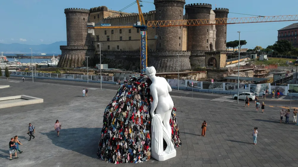 Italian artist Michelangelo Pistoletto's 'Venus of the Rags' is displayed in Piazza Municipio before being destroyed in a fire, in Naples, Italy July 1, 2023. REUTERS/Ciro De Luca