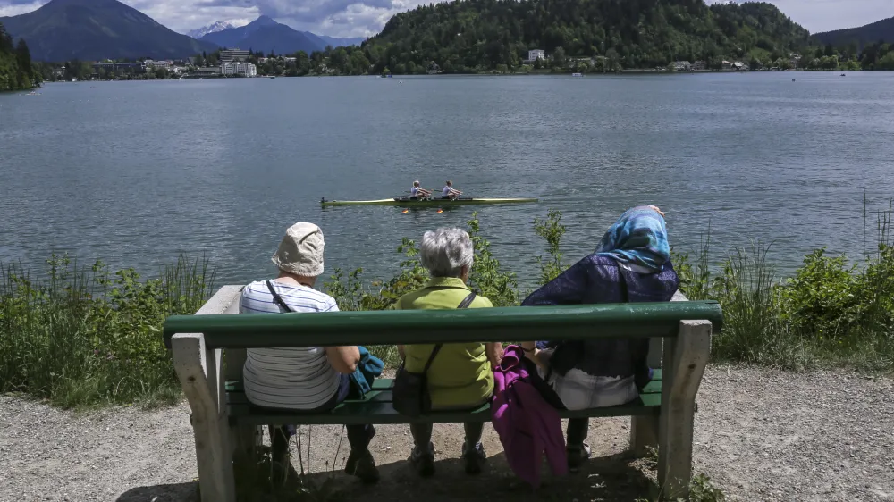 Ministrstvo vztraja, da med izhodišči pokojninske reforme ne bo podaljšanja pokojninske dobe. Kot pravijo, je 40 let dovolj, če želimo omogočiti upokojitev pred iztrošenostjo uma in telesa. Foto: Jaka Gasar