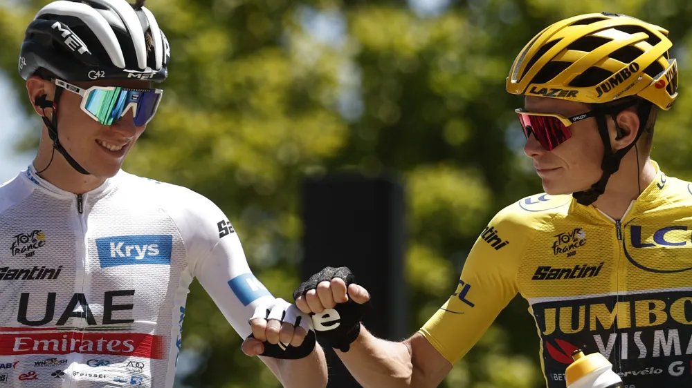 Cycling - Tour de France - Stage 13 - Chatillon-Sur-Chalaronne to Grand Colombier - France - July 14, 2023 UAE Team Emirates' Tadej Pogacar with Team Jumbo–Visma's Jonas Vingegaard ahead of stage 13 REUTERS/Benoit Tessier