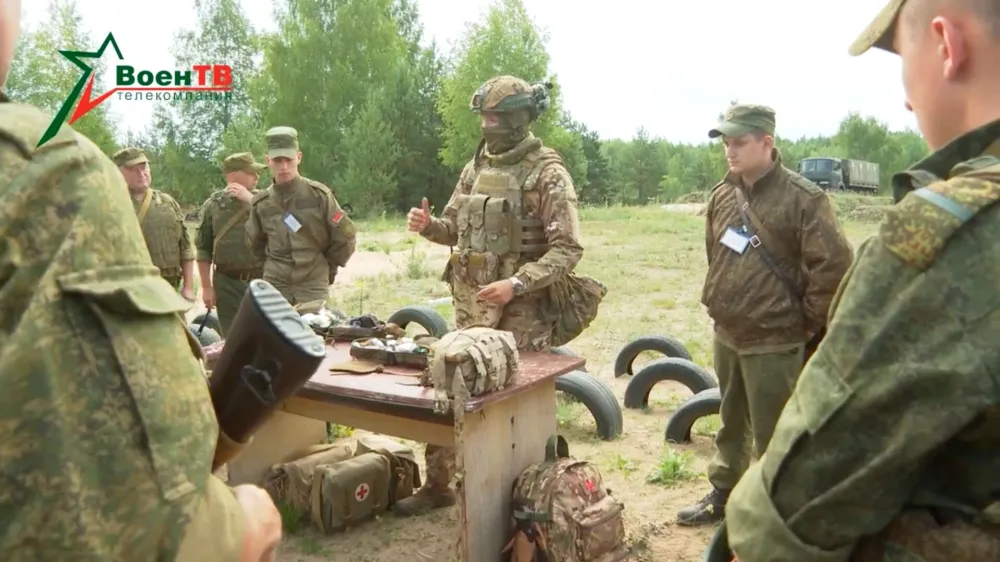 A fighter from Russian Wagner mercenary group conducts training for Belarusian soldiers on a range near the town of Osipovichi, Belarus July 14, 2023 in this still image taken from handout video. Voen Tv/Belarusian Defence Ministry/Handout via REUTERS ATTENTION EDITORS - THIS IMAGE WAS PROVIDED BY A THIRD PARTY. NO RESALES. NO ARCHIVES. MANDATORY CREDIT