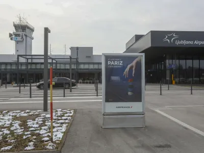 - potniški terminal - - 14.12.2022 - Letališče Jožeta Pučnika Brnik – Aerodrom Ljubljana – Fraport Slovenija //FOTO: Luka Cjuha