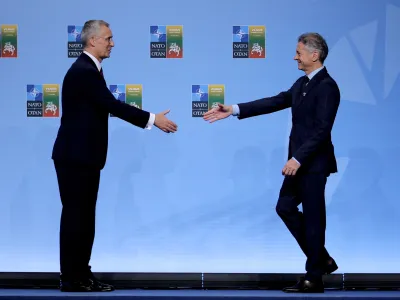 V Gibanju Svoboda menijo, da je vloga zveze Nato danes pomembnejša kot kadar koli prej. Na fotografiji generalni sekretar zveze Nato Jens Stoltenberg in slovenski premier Robert Golob na nedavnem vrhu v Vilni. F STA Q