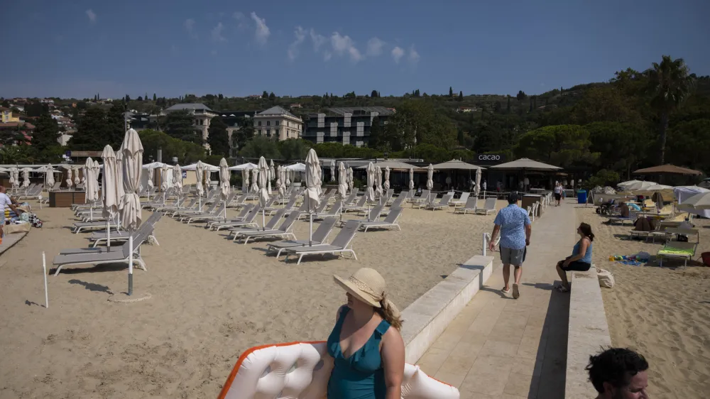 Plaža v Portorožu- 23.07.2022 - Redukcija vode zaradi suše na Primorskem //FOTO: Nik Erik Neubauer