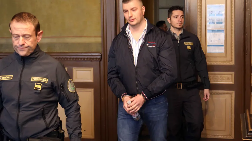 Velibor Lipovac (na sliki) je priprt pri nas, njegov brat dvojček pa prestaja štiriletno zaporno kazen v Avstriji. 