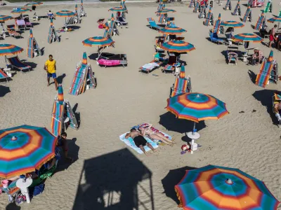 ﻿- Portorož - plaža -turizem, turistična sezona - 19.07.2016 - Poletni Dnevnik - počitniška reportaža na slovenski obali - poletno dopustovanje - turizem - poletje -      //FOTO: Bojan Velikonja