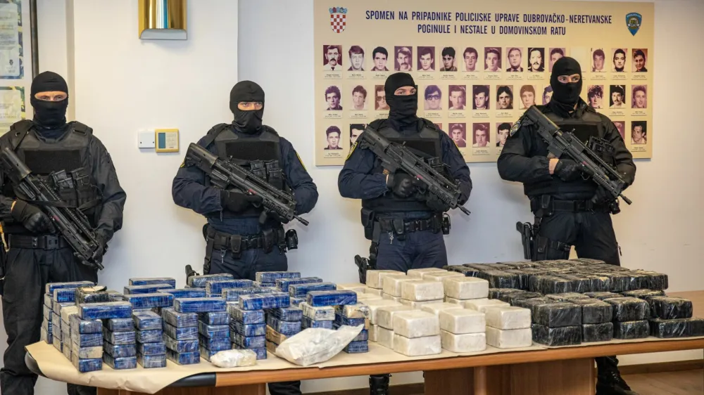 V pristani&scaron;ču PLoče so lani v eni operaciji zasegli rekordnih 220 kilogramov heorina in 62 kilogramov kokaina. F Pixsell<br><br>