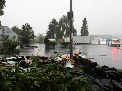 19.07.2023. Posledice nevihte na počivališču Tepanje na Avto cesti Maribor Ljubljana. Nevihtna celica je prešla Slovenijo. Nevihta, neurje. 