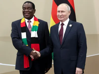 HANDOUT - 27 July 2023, Russia, Saint Petersburg: President of the Republic of Zimbabwe Emmerson Dambudzo Mnangagwa (L) welcomed by Russian President Vladimir Putin during an official ceremony to welcome the leaders of delegations to the Russia Africa Summit in St. Petersburg, Photo: -/KREMLIN/dpa - ATTENTION: editorial use only and only if the credit mentioned above is referenced in full