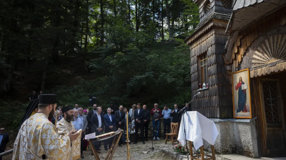 V Društvu Slovenija Rusija vladnih in državnih predstavnikov tudi letos na slovesnost pri Ruski kapelici pod Vršičem niso povabili.