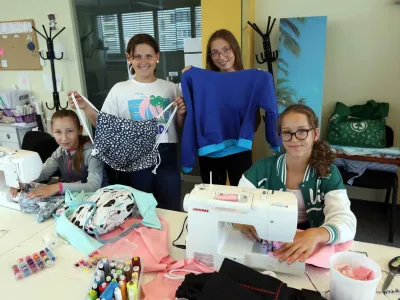 Manca (z leve), Hana, Anamarija in Lučka so nad svojim novim znanjem navdušene.