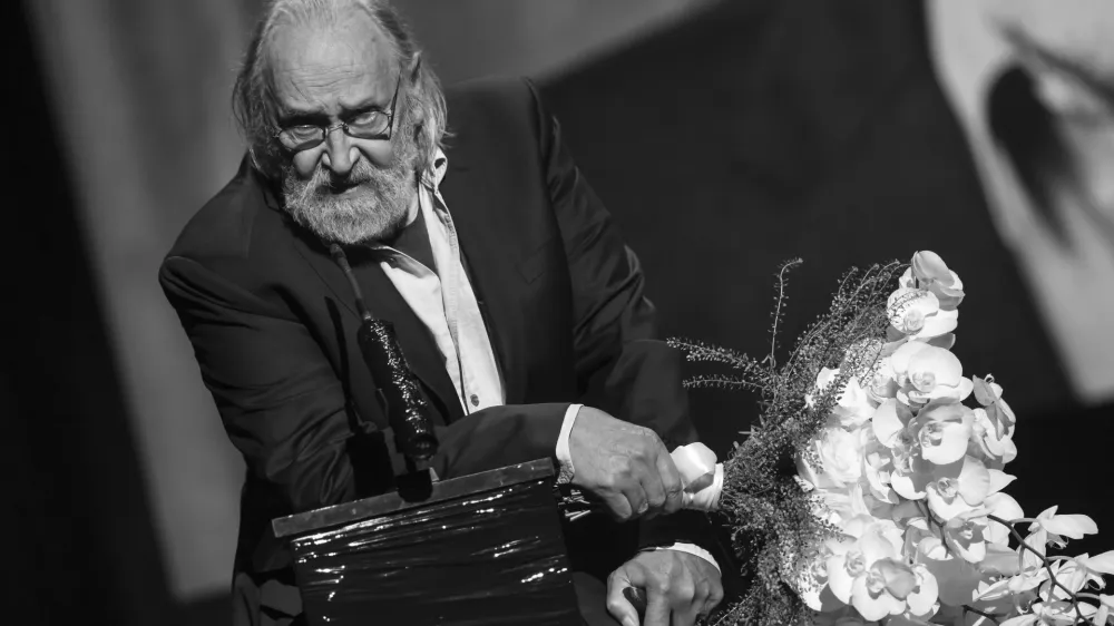 Maribor.<br>Po dolgotrajni bolezni je v 83. letu starosti umrl dolgoletni clan ljubljanske Drame in prejemnik Borstnikovega prstana za zivljenjsko delo Dare Valic.