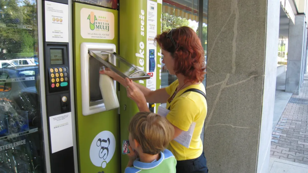 Mlekomat za prodajo svežega mleka
