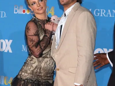 Britney Spears, husband Kevin Federline and dog Bit Bit arrive at The 2004 Billboard Music Awards held at the MGM Grand Hotel & Casino on December 8, 2004 in Las Vegas, Nv (AP Photo/Tammie Arroyo)