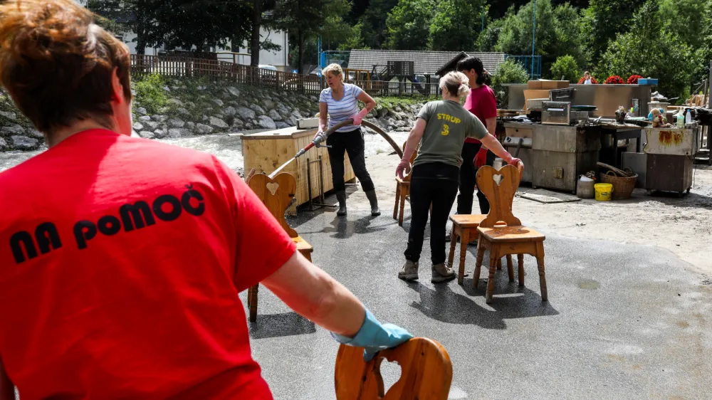 - Zadružni dom Solčava.Solčava - Savinjska dolina- Logarska dolina - odpravljanje posledic poplav – sanacija škode -  - 08.08.2023 – najhujša naravna ujma v zgodovini Slovenije - prizadeti dve tretjini države - ujma - poplave – zemeljski plazovi – //FOTO: Bojan Velikonja