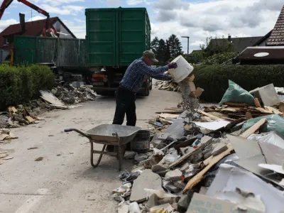 - 10.08.2023 – Sneberje - Snebersko nabrežje - odpravljanje posledic poplave.Najhujša naravna ujma v zgodovini Slovenije - prizadeti dve tretjini države - ujma - poplave – zemeljski plazovi – neurja - //FOTO: Bojan Velikonja