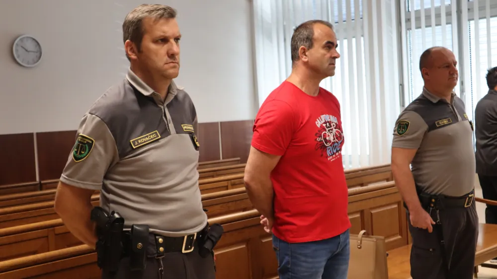 Pred začetkom sojenja bo za umora obtoženega Damirja Softića potrebno &scaron;e psihiatrično izvedensko mnenje.