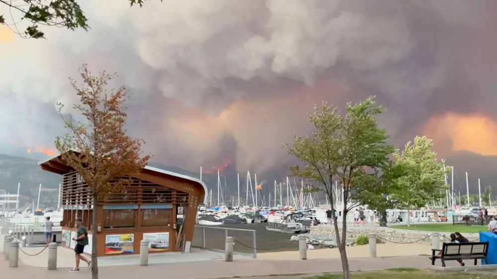 Smoke rises during the wildfire in Kelowna, British Columbia, Canada August 17, 2023, in this screen grab obtained from a social media video. Amernhel Pascua/via REUTERS THIS IMAGE HAS BEEN SUPPLIED BY A THIRD PARTY. MANDATORY CREDIT. NO RESALES. NO ARCHIVES.